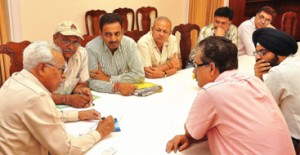 Governor N.N. Vohra interacting with deputation of Shri Amarnath Barfani Langar Organisation at Raj Bhavan, Jammu on Saturday