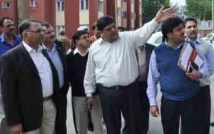 Chief Secretary Madhav Lal taking stock of arrangements for Darbar move offices.