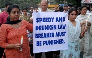 Peoples taking out candle march in the memory of Sanjay Gulati and his friends wife at Jammu on Thursday.	 	—Excelsior/Rakesh