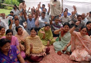 JAKFED employees holding a dharna in office premises on Monday. 	-Excelsior/Rakesh