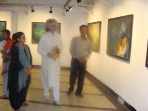 Pt Shiv Kumar Sharma, Santoor maestro, having a look around the paintings by J&K artists at Jehangir Art Gallery, Mumbai on the 3rd day of ongoing exhibition of Paintings & Sculptures on Saturday.