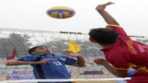 West Bengal spikker smashing to perfection during Under-14 boys volleyball match at MA Stadium on Saturday. —Excelsior/Rakesh