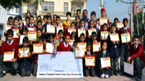 The students posing for group photograph alongwith Principal Neeru Puri and school  faculty. 