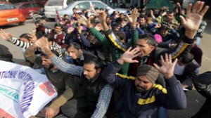 NYC volunteers raising slogan during protest at Jammu on Friday.        -Exelsior/ Rakesh