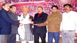 KPC delegation presenting memorandum to BJP leaders at Jammu on Tuesday.      -Excelsior/ Rakesh