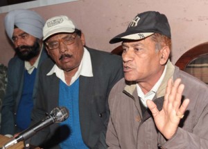 Office bearers of All J&K CPMF Welfare Association interacting with media persons at Jammu on Monday. — Excelsior/Rakesh