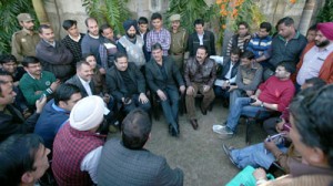 Journalists in meeting with DIG Traffic Shafqat Ali Wattali and Director Information Tassaduq Geelani at Press Club on Thursday.                      -Excelsior/ Rakesh