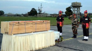 Commanding Officer paying tributes to Lance Naik V Anthony Nirmal Viji.