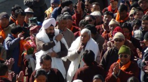 Thupstan Chhewang being received by supporters at Leh on Thursday.