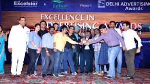 Team Innocean Worldwide India receiving ‘Agency of the Year’ award from H S Paul, President Delhi Advertising Club during Advertising Awards 2014 at New Delhi.