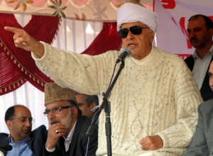 NC president Dr Farooq Abdullah addressing party workers during an election campaign rally at Chanapora, Srinagar on Sunday. —Excelsior/Amin War