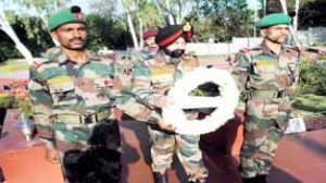 Army officer laying wreath during Corps Day of AOC at Udhampur.