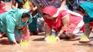 Devotees immersing Saakh in River Tawi on Tuesday.-Excelsior/Rakesh