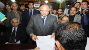 PDP leader, Tariq Hamid Qarra, flanked by the party patron Mufti Mohammad Sayeed filing his nomination papers for Srinagar Lok Sabha constituency on Wednesday. —Excelsior/Amin War