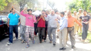 People protesting with dead body at Samba on Saturday.     -Excelsior/Gautam