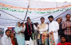 JKPCC president, Prof Saif-ud-Din Soz addressing public meeting at Gujjar Nagar on Friday.