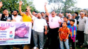 Senior INTUC leader, Som Nath along with his team members campaigning for Azad at Udhampur on Saturday.