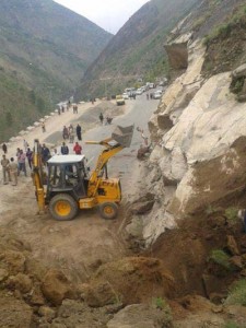 GREF men and machinery clearing landslide near Drabshala in district Kishtwar. -Excelsior/ Tilak Raj