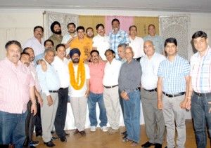 Newly elected president of Jammu Wine Traders Association Charanjeet Singh posing for photograph with wine shop owners at Jammu on Sunday.         -Excelsior/Rakesh
