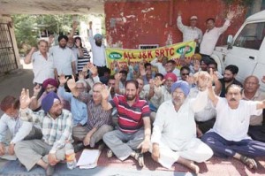 VRS given SRTC workers staging protest at Press Club in Jammu on Wednesday.                       -Excelsior/ Rakesh