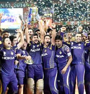 Jubilant KKR captain Gautam Gambhir along with team mates poses with trophy after winning IPL-7 in Bangalore on Sunday.