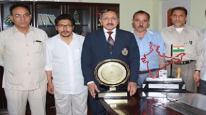 DG YSS, Navin Agarwal alongwith officers and officials posing for photograph after receiving Fair Play Award.