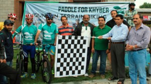 General Manager, Khyber Industries, Manzoor Ahmad Mir along with JKSDA officials flagging off 440 km cycling expedition, at Srinagar.