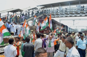 Congress workers protesting at Govindsar Railway Station on Friday.— Excelsior/Madan