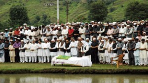 Chief Minister Omar Abdullah, former Union Minister Ghulam Nabi Azad and others attending Namaz-e-Zanaza of CLP leader Ch Mohd Aslam at Surankot on Tuesday.