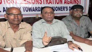 JKSPA leaders addressing a press conference at Jammu on Wednesday.  —Excelsior/Rakesh