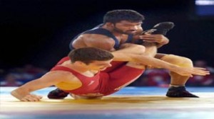 India's Yogeshwar Dutt wrestles with Scotland's Jones Gareth during the Men's Freestyle Wrestling 65 kg match in Glasgow.(UNI)