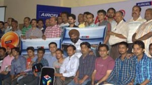 Winners of 'Aircel Super Kings' contest with Operations Head, Jammu and Kashmir, Aircel, Sundeep Talwar.