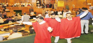 NPP MLAs protesting in the Assembly on Saturday.—Excelsior/Amin War