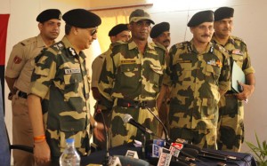 BSF DG DK Pathak along with Satyasheel Yadav (middle) in Suchetgarh sector on Friday.   —Excelsior/Gautam