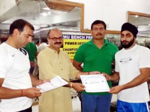  BJP leader Yudhvir Sethi distributing certificates among the winners of State Power Lifting Championship.