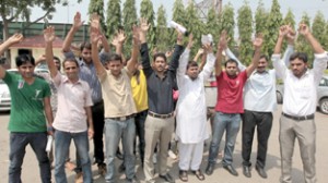 Unemployed engineers raising slogans against the Government during a protest at Jammu on Monday.—Excelsior/Rakesh