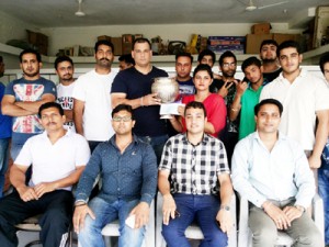 Powerman and Powerwomen holding trophies while posing for a group photograph alongwith office bearers of the Association. 