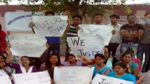 Dental surgeons protesting at Jammu on Monday.  -Excelsior/Rakesh