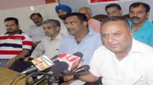  Senior SGEJAC member Suresh Sharma addressing press conference in Jammu on Tuesday.       -Excelsior/ Rakesh