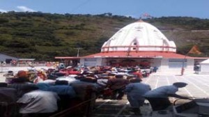 Huge rush of pilgrims at Shri Budha Amarnath Ji temple at Mandi in Poonch. -Excelsior/ Harbhajan