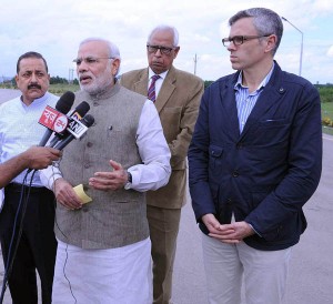 Prime Minister Narendra Modi giving statement to media, after reviewing the situation of flood affected areas in Srinagar on Sunday.(UNI)