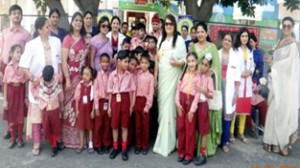 Anita Singh alongwith students posing for photograph after inaugurating multi-purpose hall at Asha School, Jammu Cantonment.