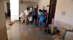 Young Scientists cleansing the SKUAST- Jammu Campus, which suffered huge losses due to flash flood.