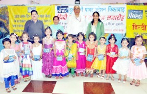 Children who participated in cultural items during valedictory function of Hindi Pakhwara by Dulhasti Power Station.