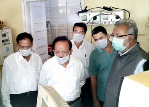 Union Minister for Health and Family Welfare, Dr Harsh Vardhan visiting hospitals in Srinagar on Tuesday.