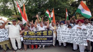 DPs from PoJK staging protest in Jammu on Thursday. —Excelsior/Rakesh