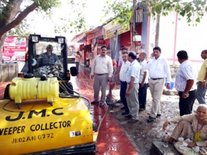 JMC Commissioner, Kiran Wattal along with other officials monitoring cleaning work in Bahu Fort area.