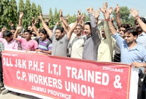 PHE workers staging protest in front of Press Club, Jammu on Monday.         -Excelsior/Rakesh