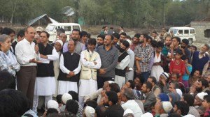 Former Chief Minister, Ghulam Nabi Azad and AICC general secretary Ambika Soni interacting with flood hit people on Wednesday. 