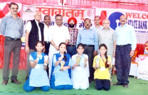 Winners of State Level Science Exhibition posing alongwith the dignitaries.